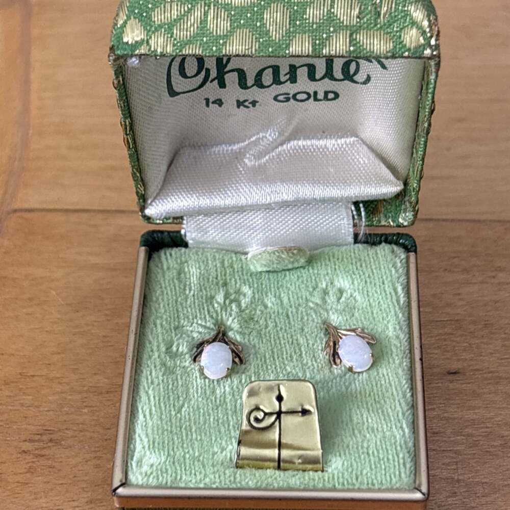 Vintage CHANTE 14kt Gold Genuine Opal Oval Floral Stud Earrings Dainty